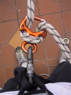 One method of rigging a figure eight